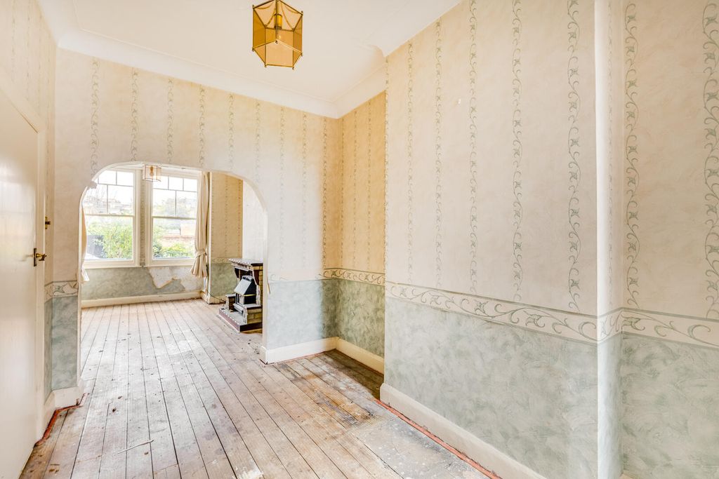 Property photo 2 of 19 Hallway