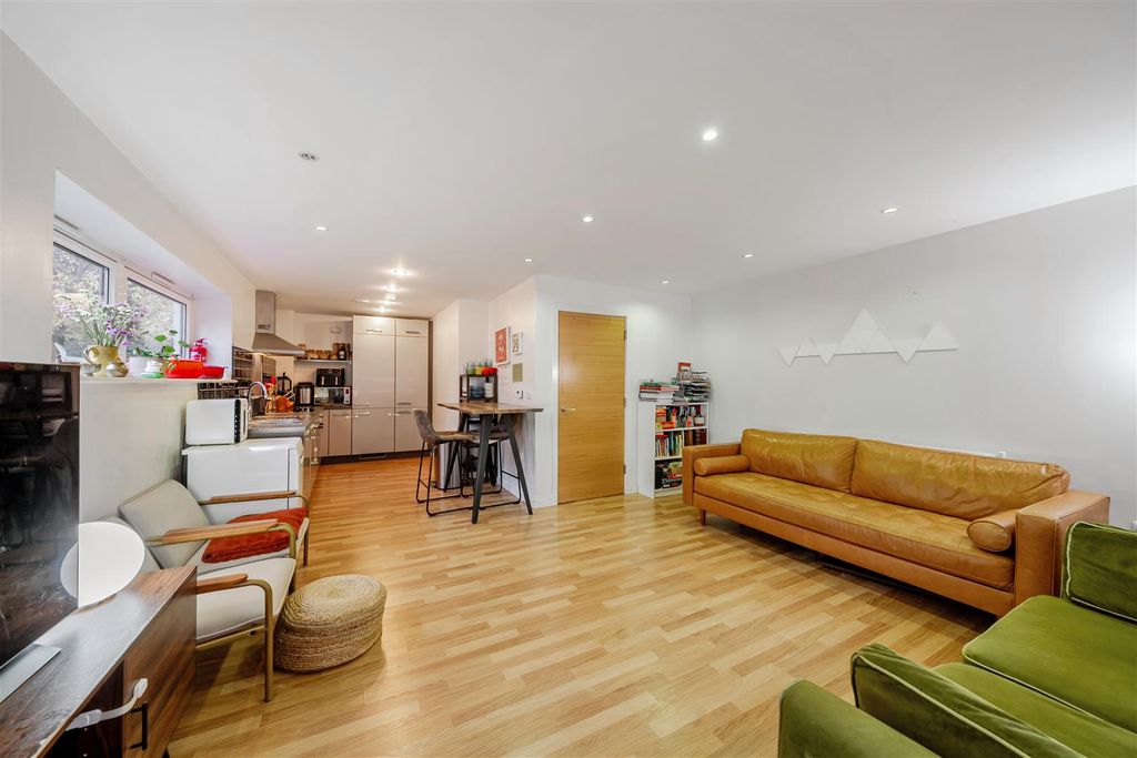 Property photo 2 of 11 Davidson Frost-Wellings, Dfw, Brindley Court, Rece