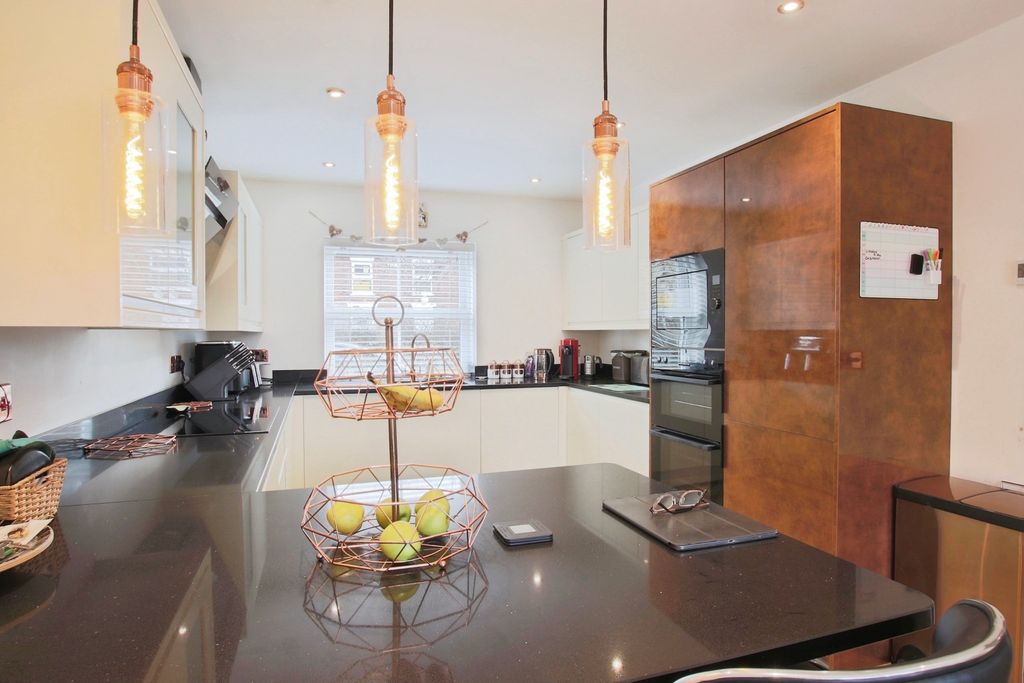 Property photo 2 of 23 4421224