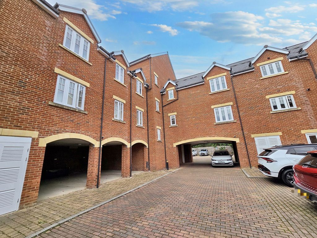 Property photo 1 of 8