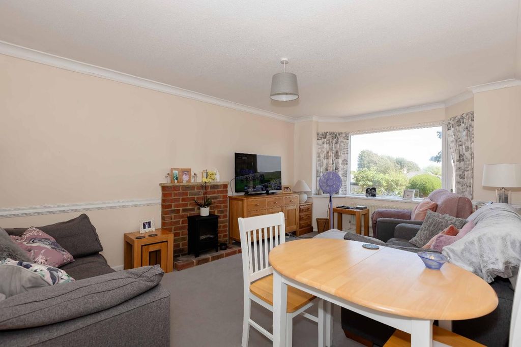 Property photo 2 of 10 Sandringham Court.Jpg