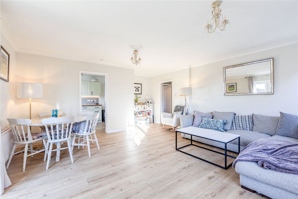 Property photo 3 of 17 Sitting Room