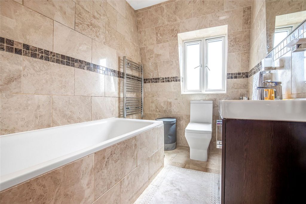 Property photo 2 of 16 Picture No. 15
