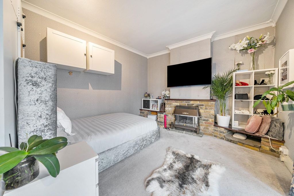 Property photo 3 of 17 1363040-9-6903A6F84236B.Jpg