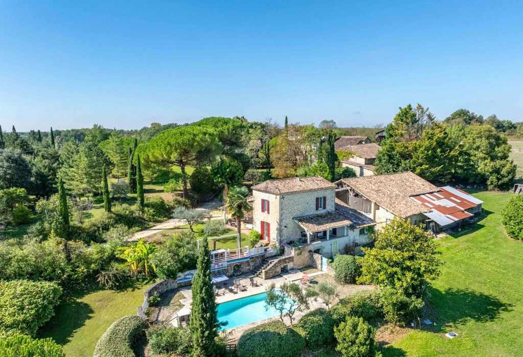 Property photo 2 of 11