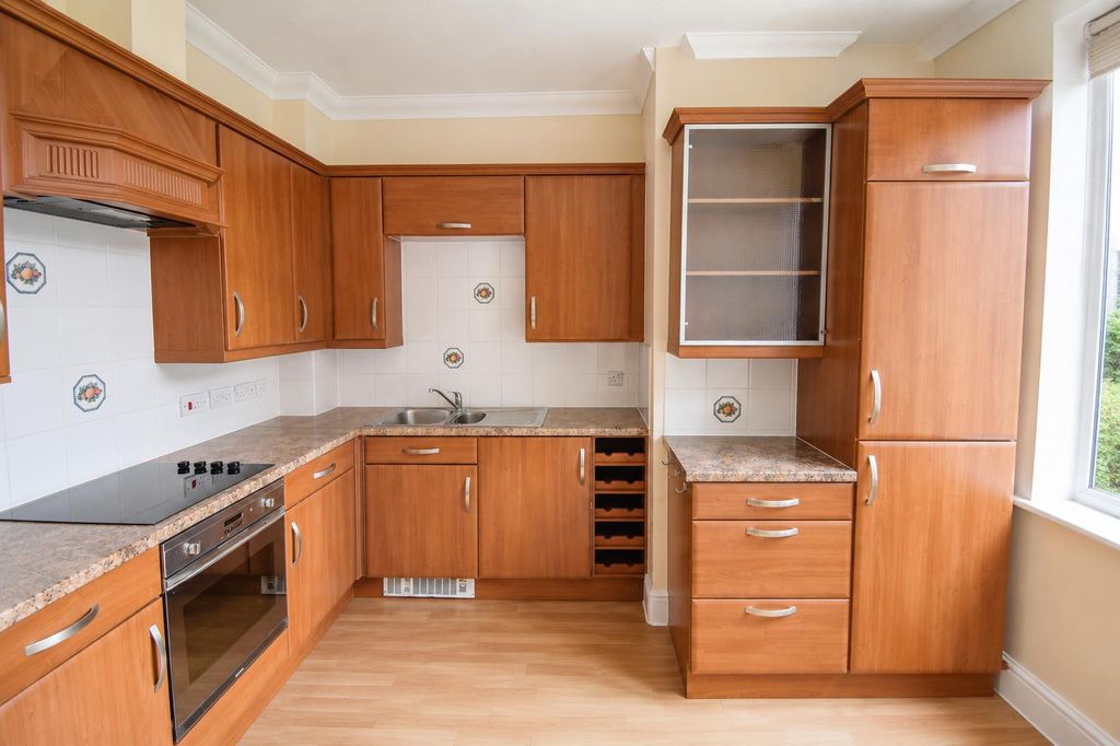 Property photo 3 of 11