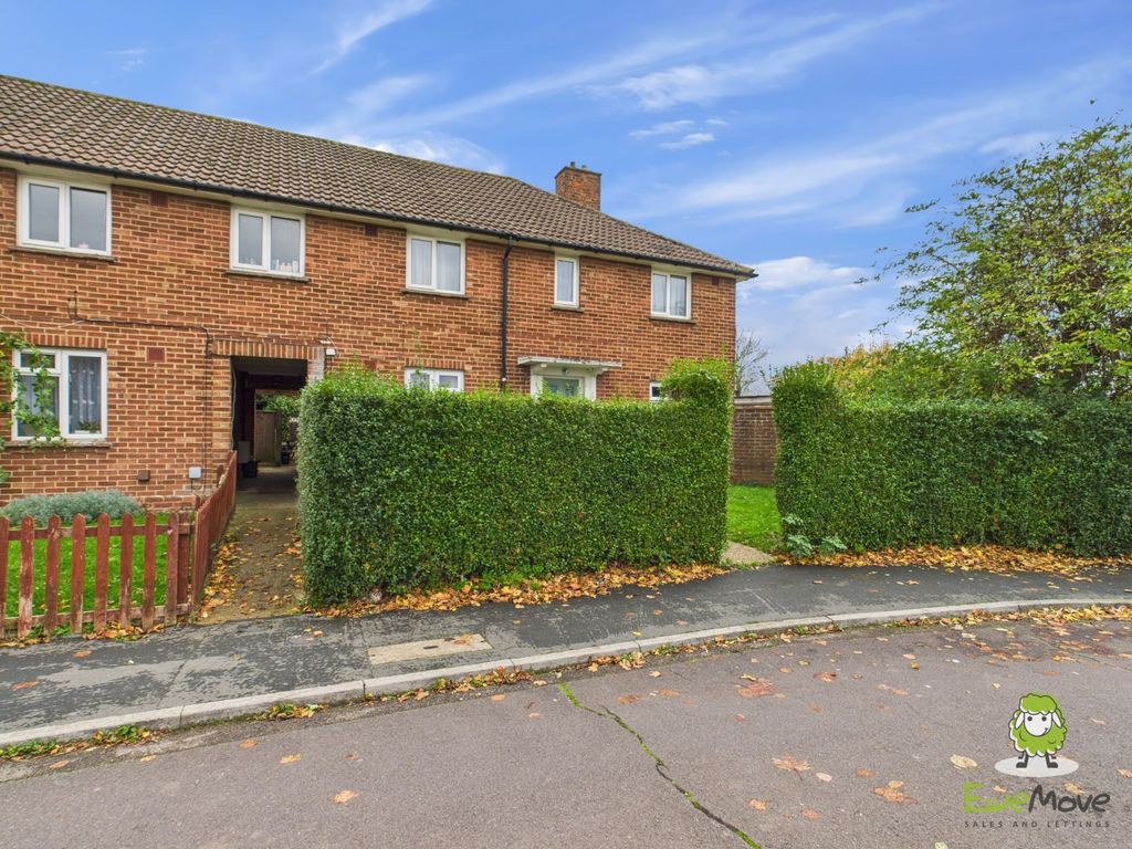 Property photo 1 of 17 Ewemove Estate Agents Basingstoke - St Andrews Roa