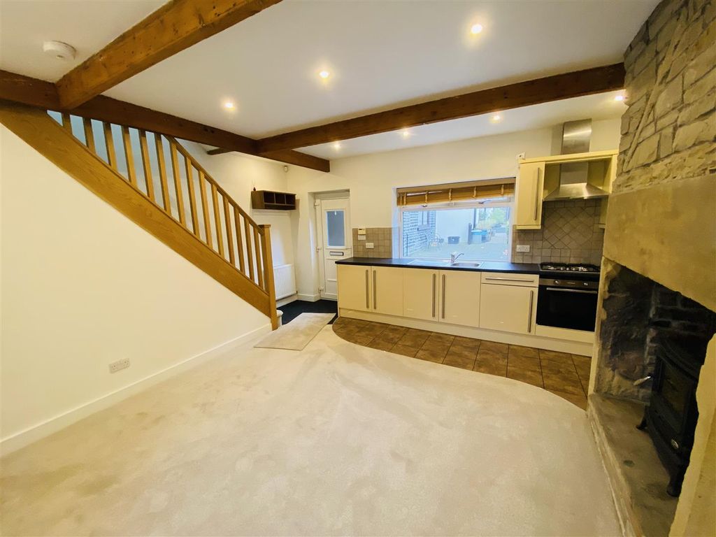 Property photo 3 of 10 2 Spring Head.Jpg