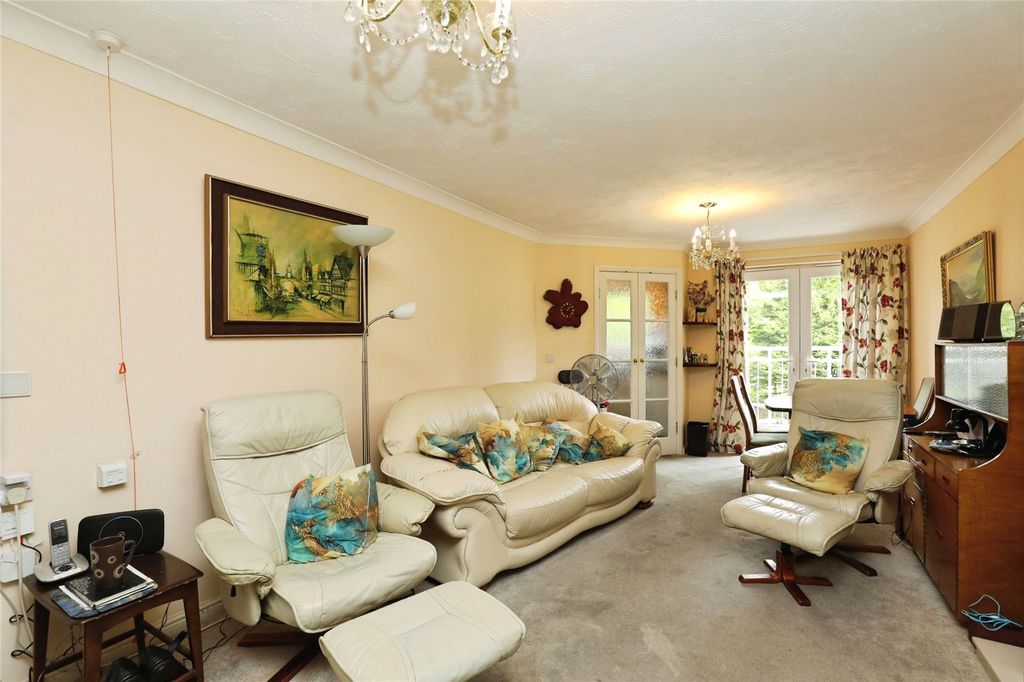 Property photo 1 of 15 Lounge