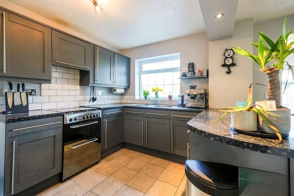 Property photo 3 of 4 Kitchen