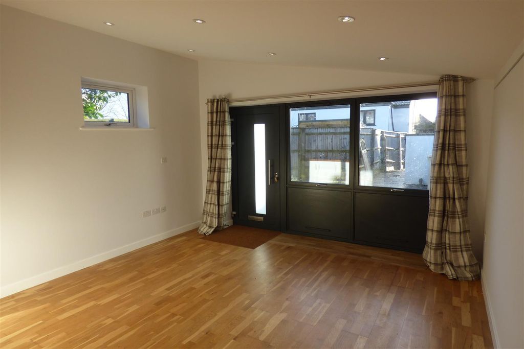 Property photo 2 of 11 P1410229.Jpg