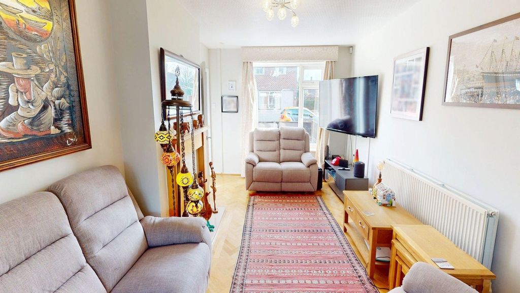 Property photo 2 of 20 Lounge