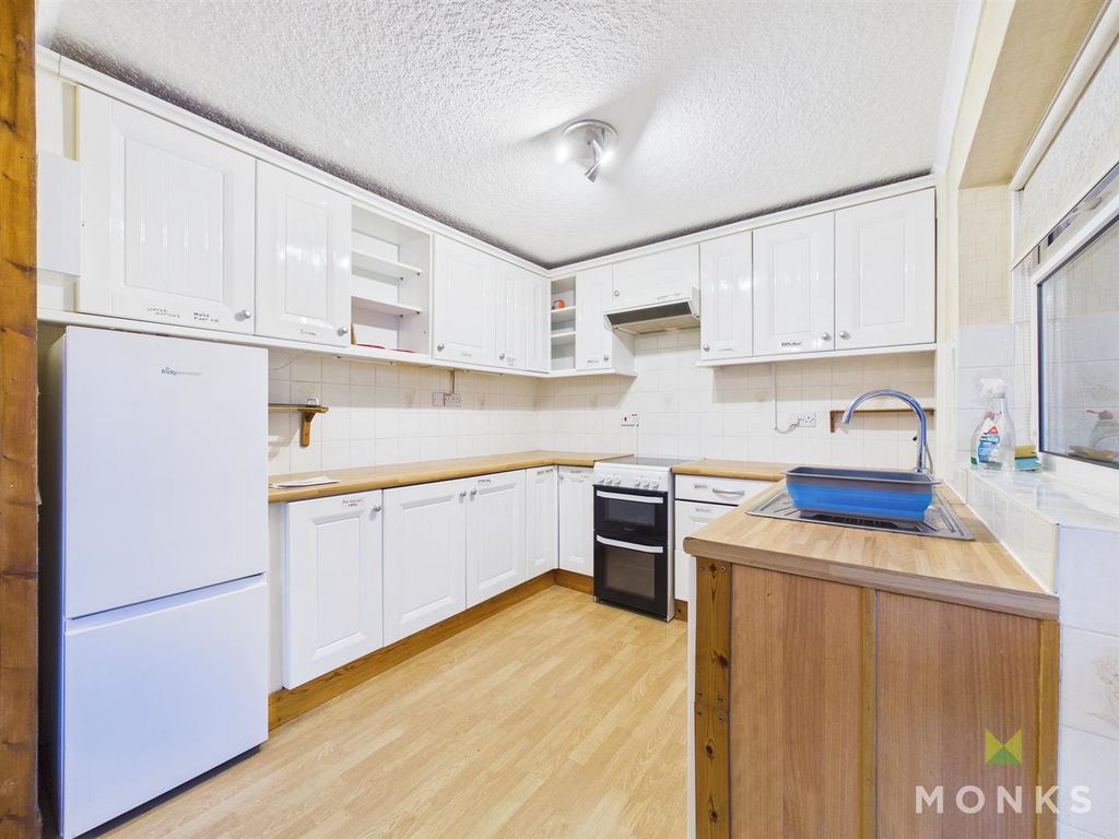 Property photo 3 of 13 Cam01420G0-Pr0851-Still004.Jpg