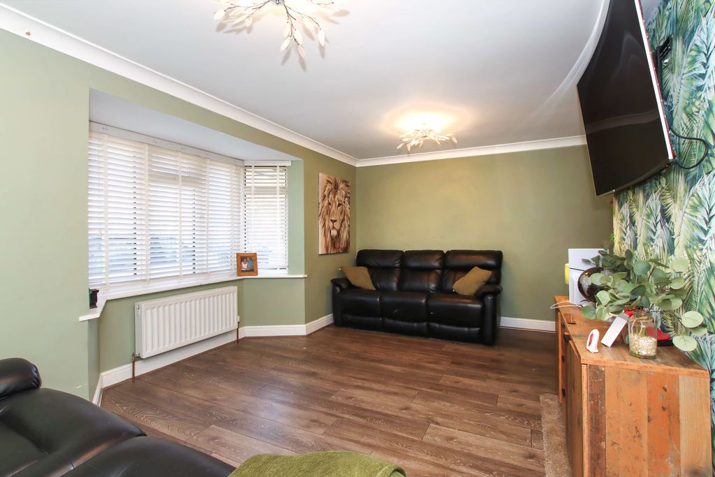 Property photo 3 of 16 Photo 8