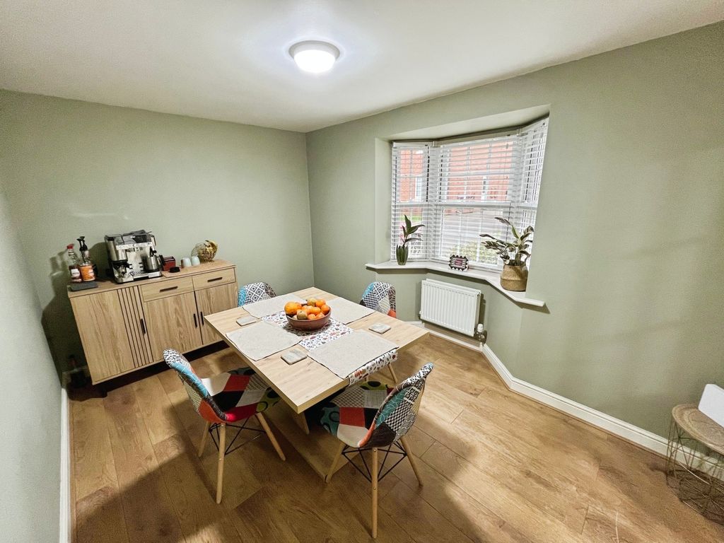 Property photo 3 of 18 Dining Room