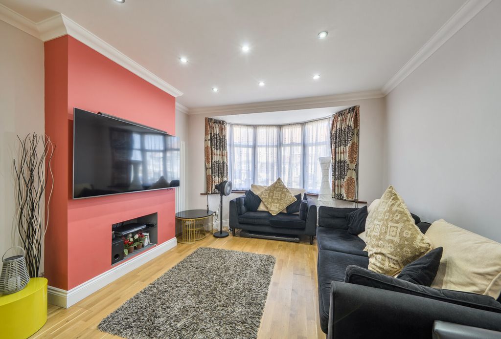 Property photo 3 of 13 1470216-12-6A3556...