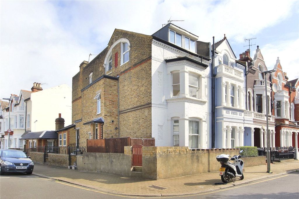Property photo 1 of 9