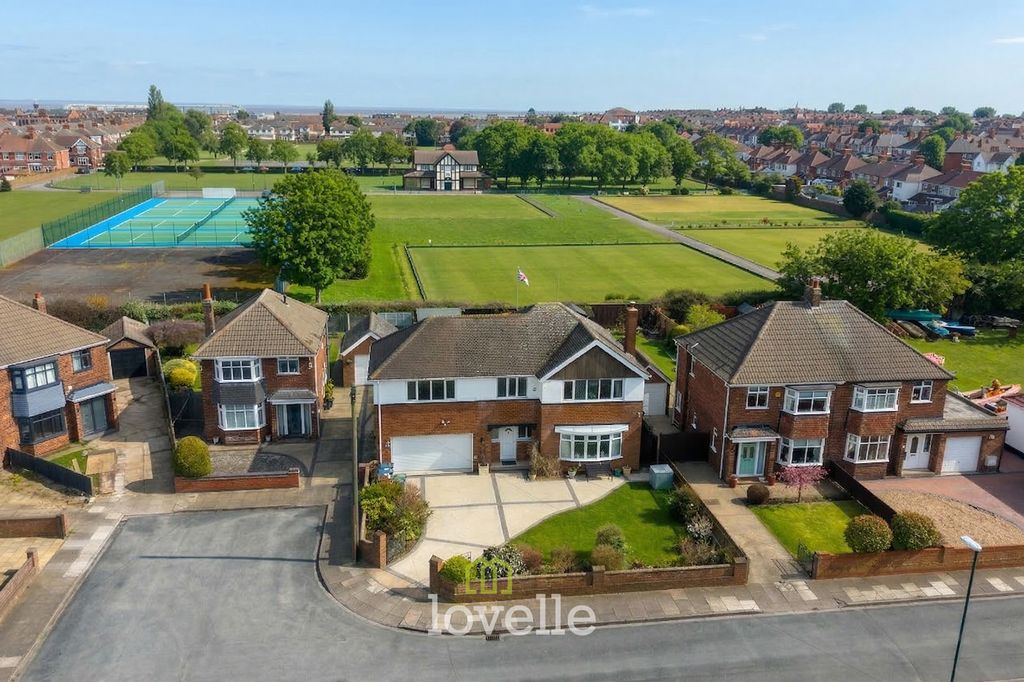 Property photo 1 of 40