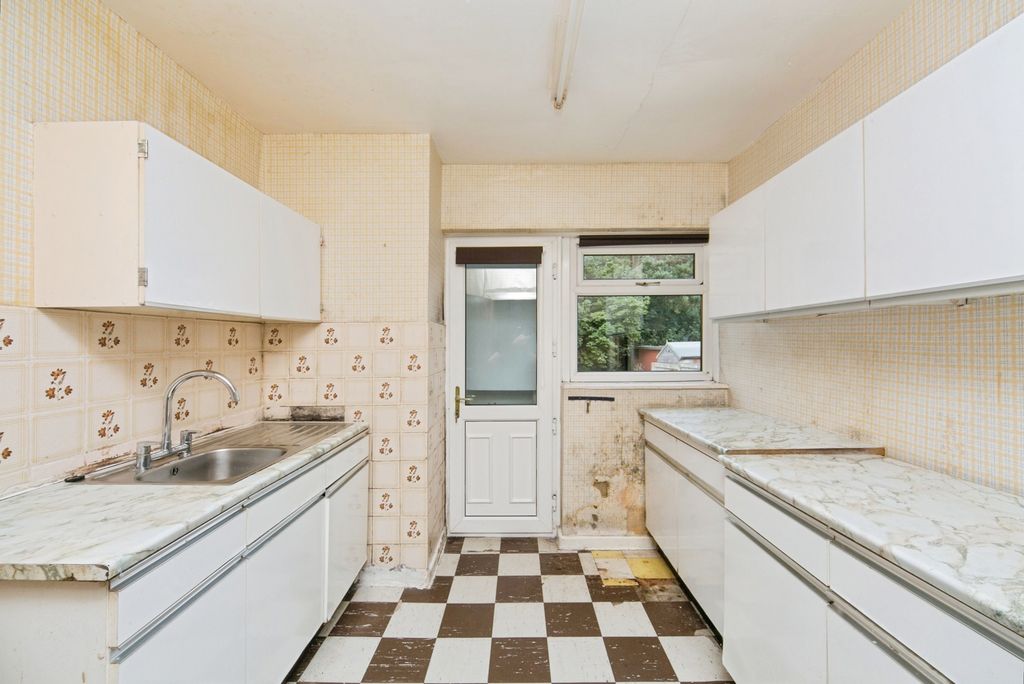 Property photo 3 of 18 Pbox-Img.Jpg