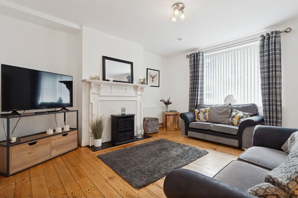 Property photo 2 of 27