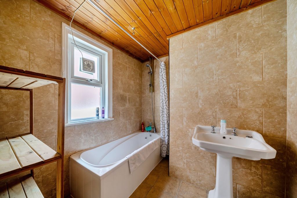 Property photo 3 of 32 Flat 1 - Bathroom