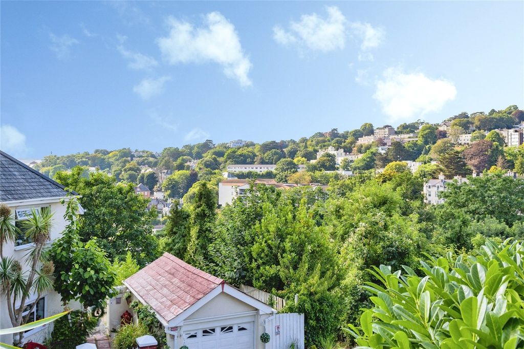 Property photo 2 of 17 Picture No. 16