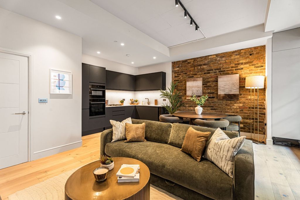 Property photo 3 of 19