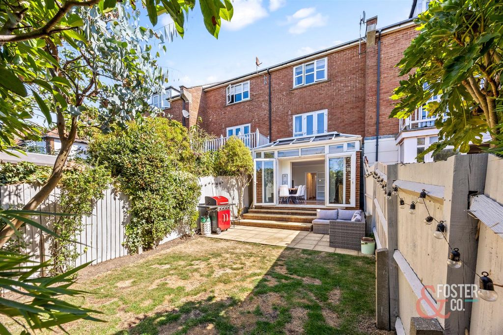 Property photo 3 of 18 Highcroft Mews 3-020.Jpg