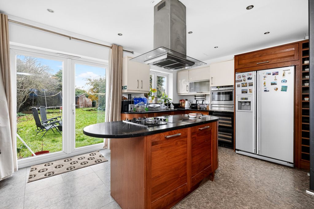 Property photo 3 of 14 Kitchen