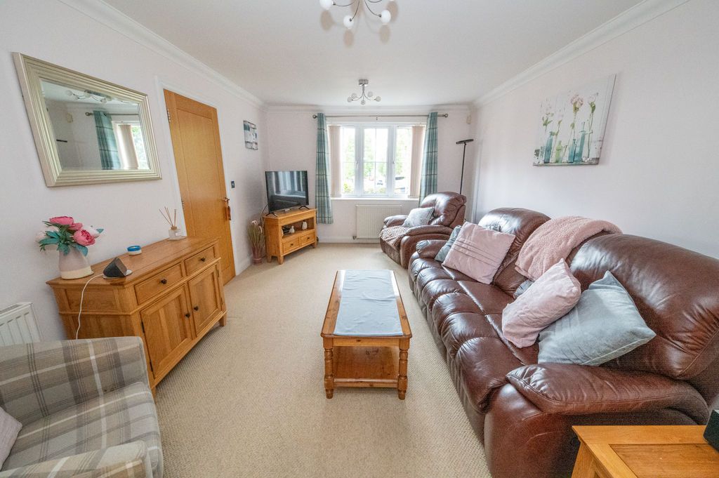 Property photo 3 of 17 Photo 11