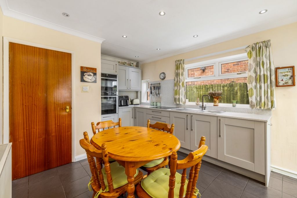 Property photo 2 of 26 15 Kingsway (Fishtoft)-19