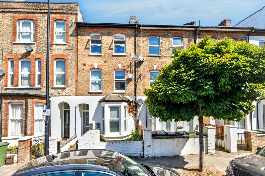 Property photo 1 of 8 Flat C, 10 Loveridge Road, West Hampstead, London Nw6 2DT