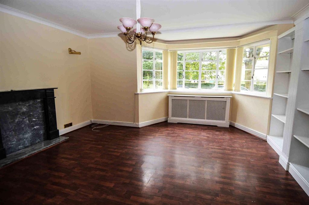 Property photo 3 of 8 Living.Jpg