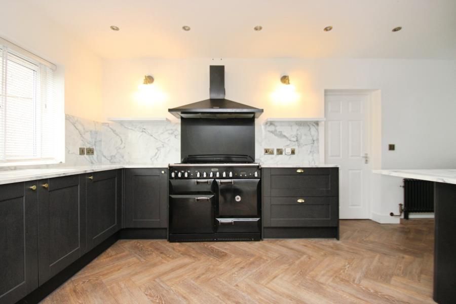 Property photo 2 of 25