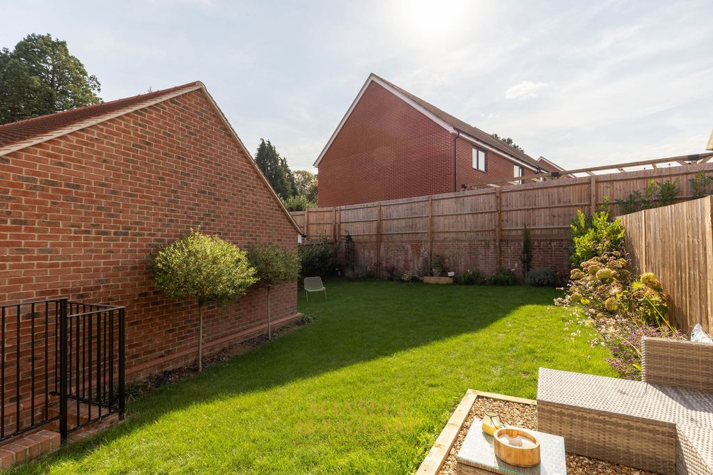Property photo 2 of 28