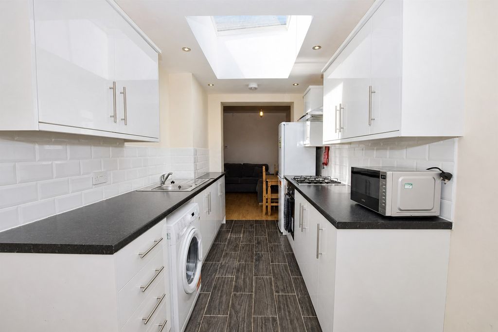 Property photo 1 of 11 Approach