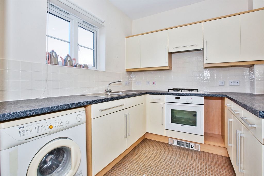 Property photo 3 of 12