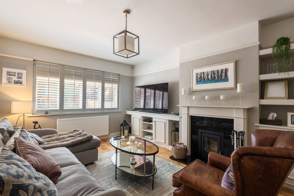 Property photo 2 of 21