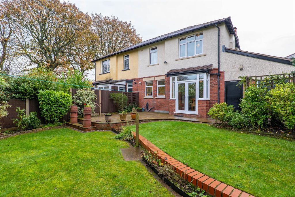 Property photo 3 of 26 Garden