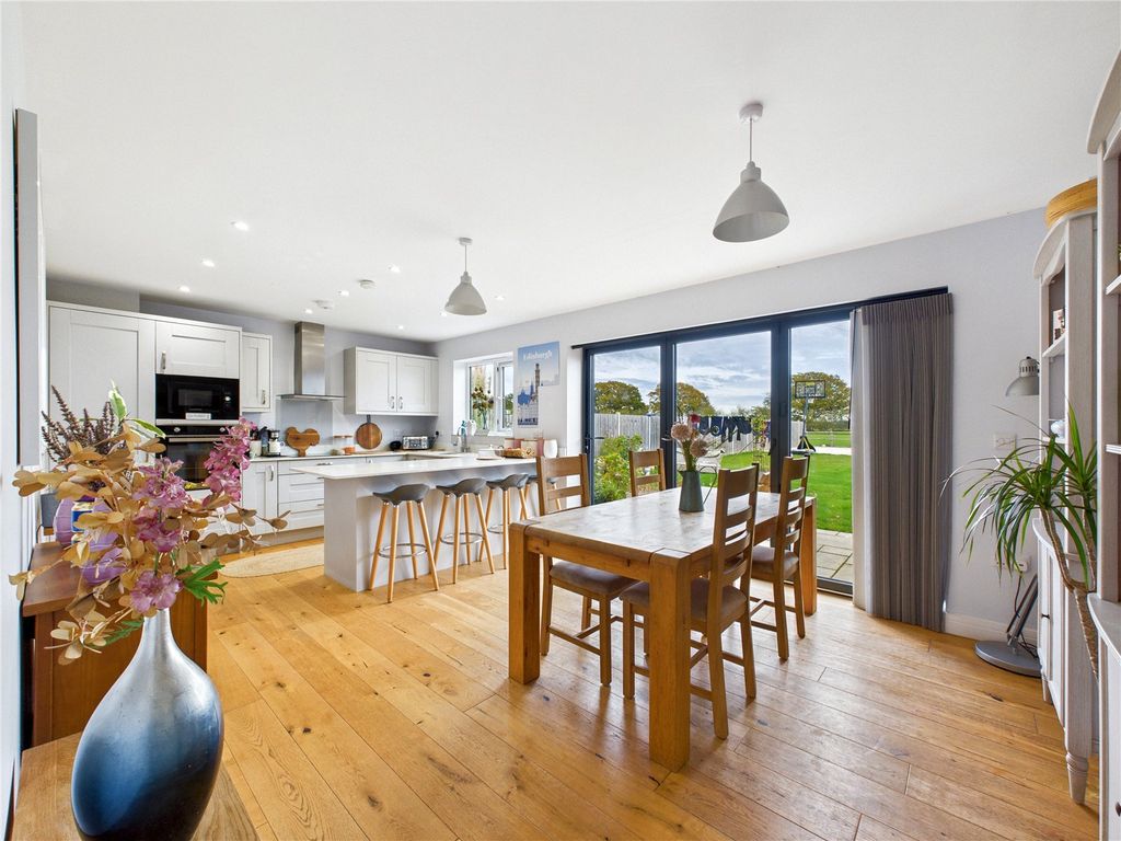 Property photo 2 of 27 Picture No. 24