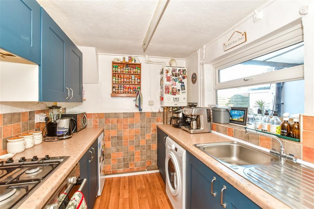 Property photo 3 of 17 Kitchen