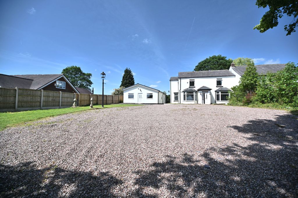 Property photo 3 of 52 Gallery