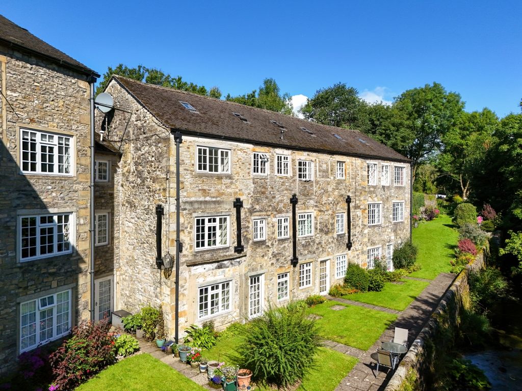 Property photo 1 of 16 Riverside Walk
