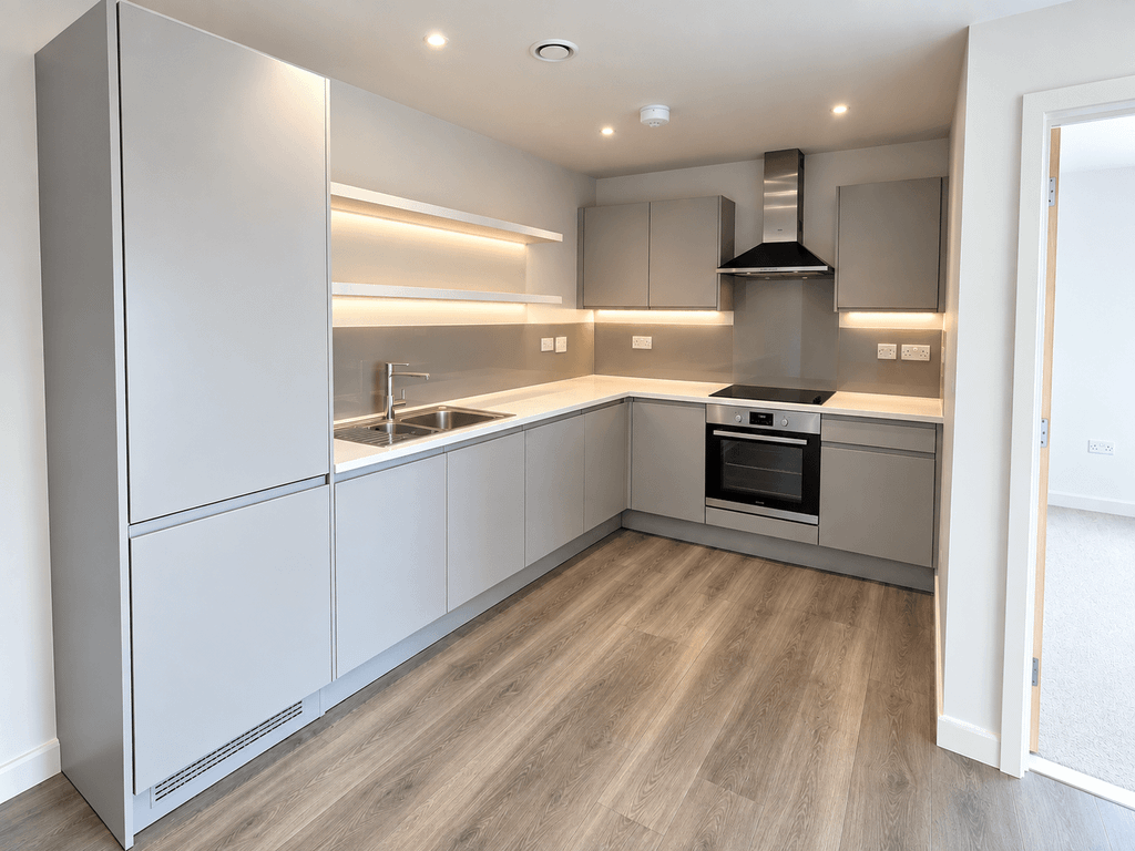 Property photo 1 of 5 2 Bed Flat To Rent Halford Place, London W7.