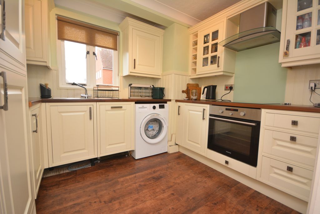 Property photo 2 of 7 Kitchen