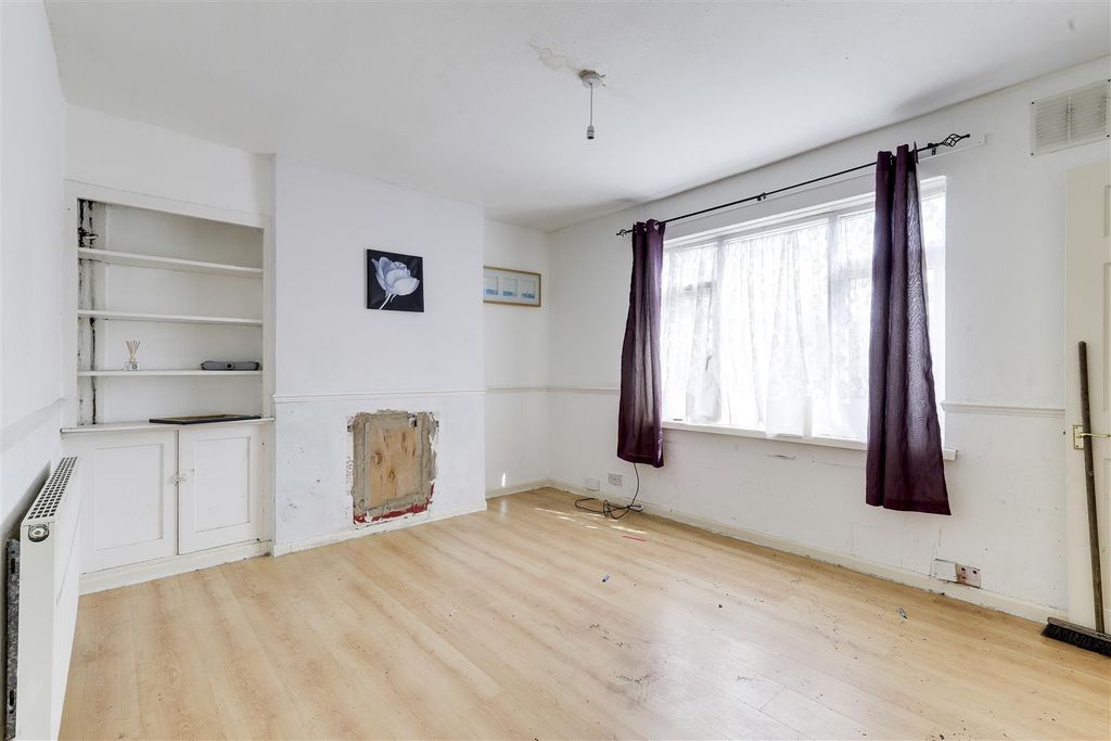 Property photo 2 of 14 5755.Jpg