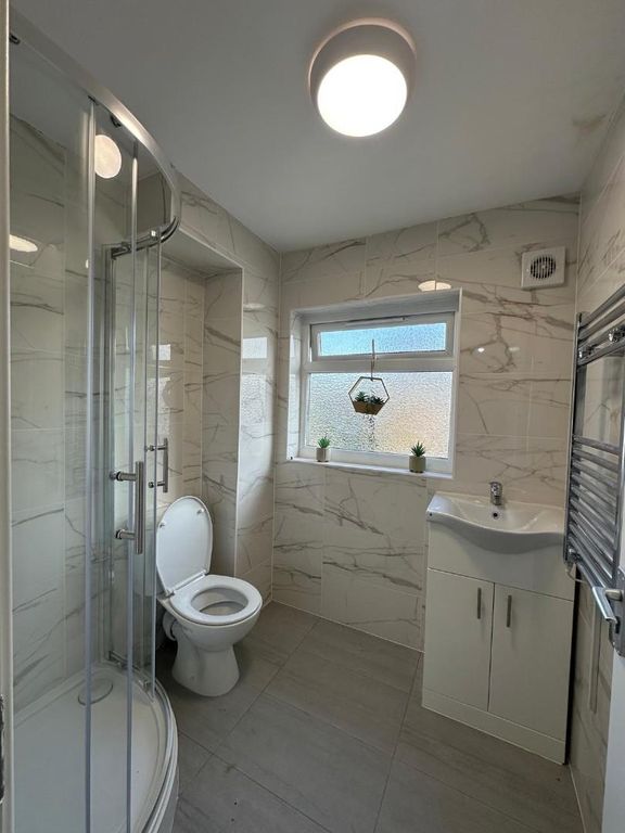 Property photo 3 of 6 Room d Shower Room.Jpeg