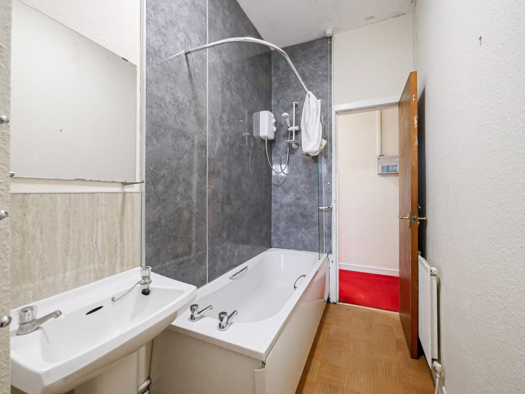 Property photo 3 of 12 Bathroom 1-1
