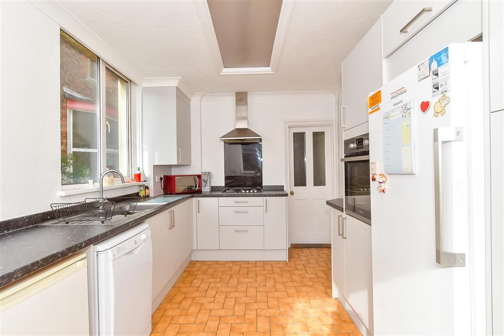 Property photo 2 of 8 Kitchen