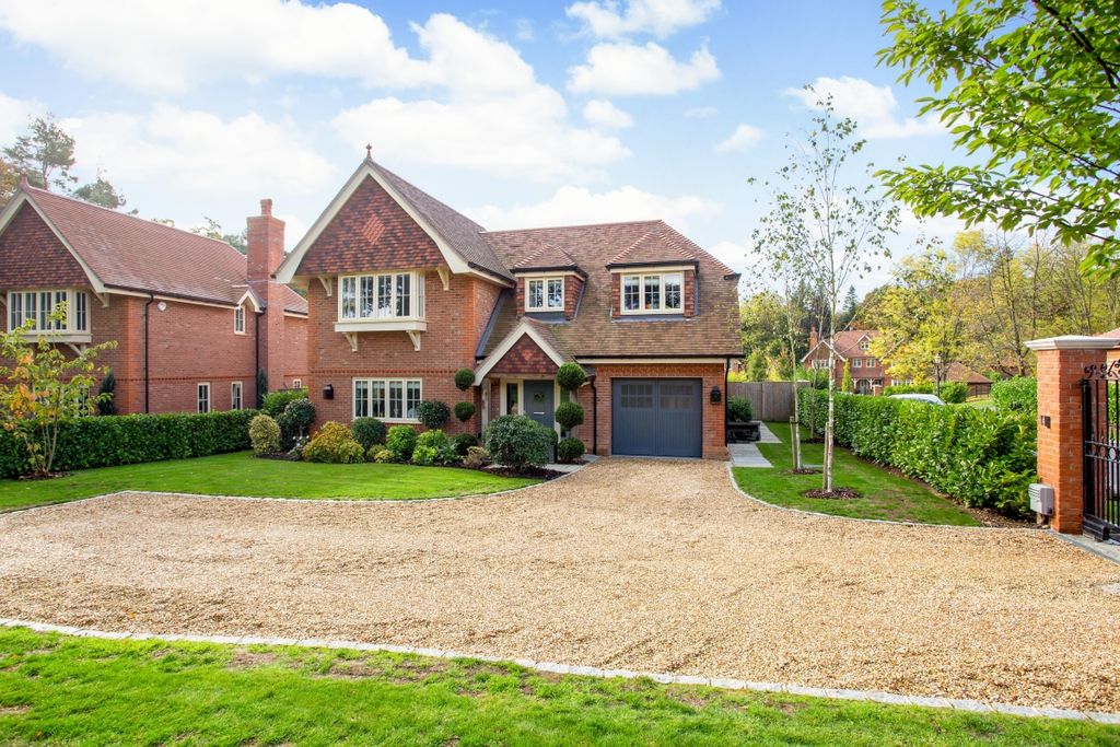 Property photo 1 of 16 1 Hamilton Place ...